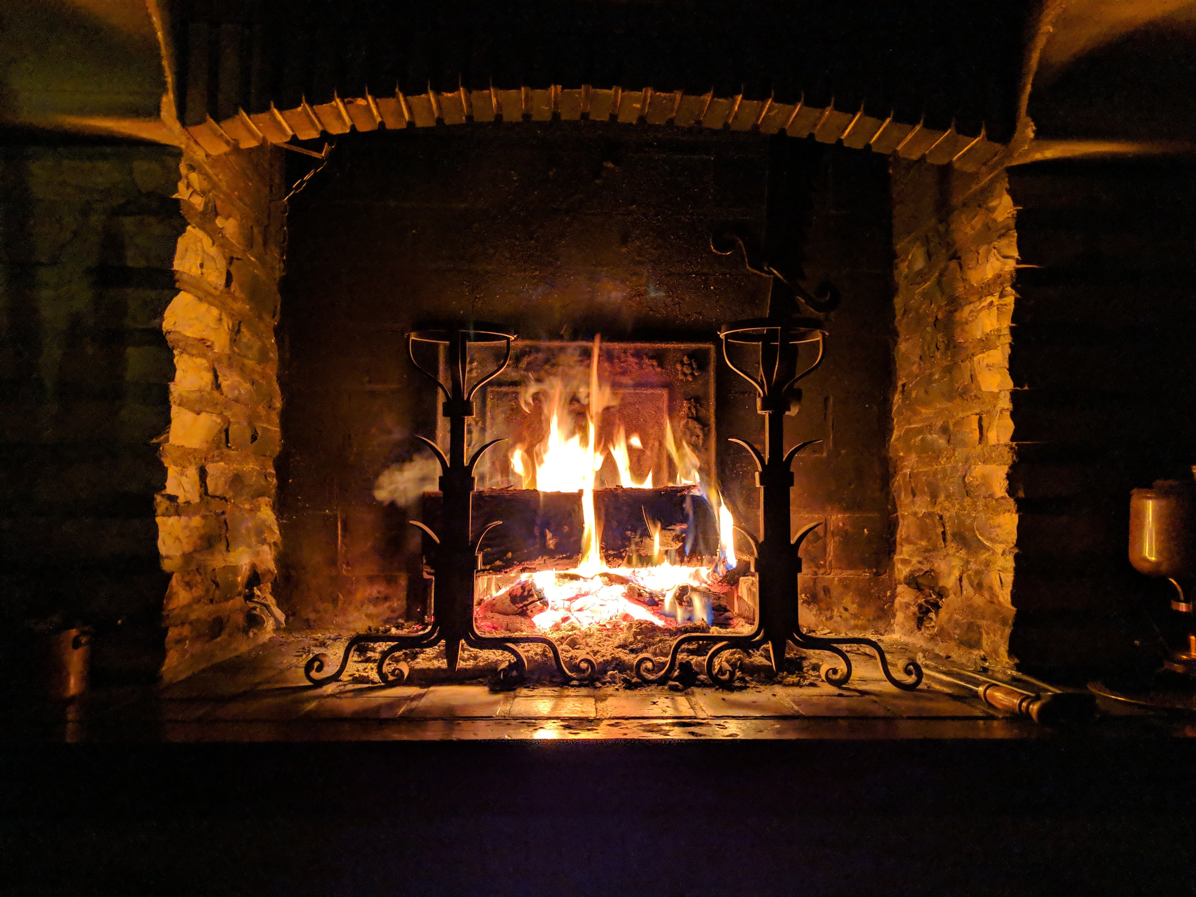 Soirées d’hiver au coin du feu : voici comment profiter d’une ambiance chaleureuse en toute sécurité